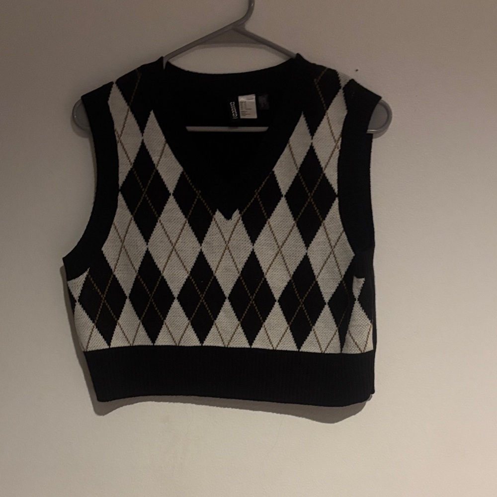 H&M Black and White Argyle V-Neck Sweater Vest